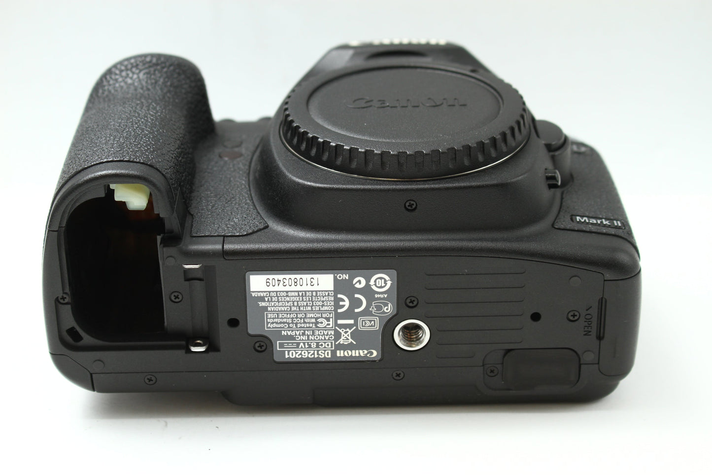 EOS 5D Mark II + BG-E6