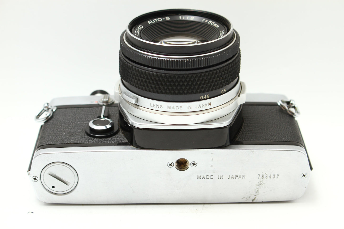 OM-1 シルバー + 50/1.8