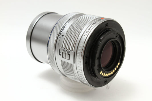 M.ZUIKO DIGITAL ED 14-42/3.5-5.6 II R シルバー