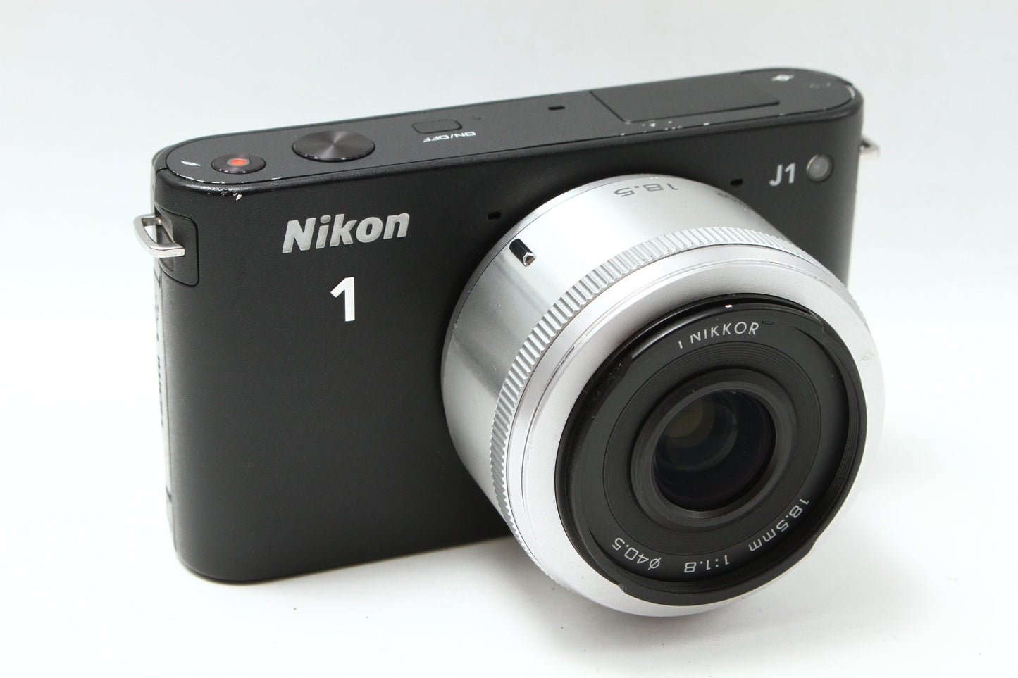 J1 ブラック + 1 NIKKOR 18.5/1.8 シルバー