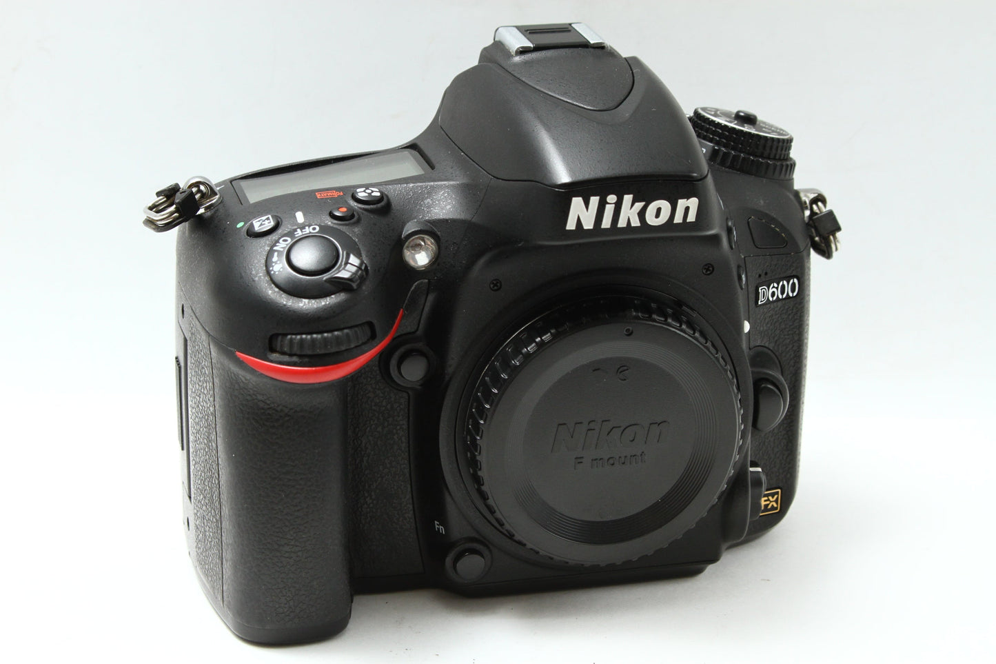 D600