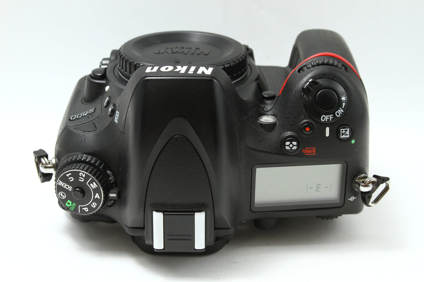 D600