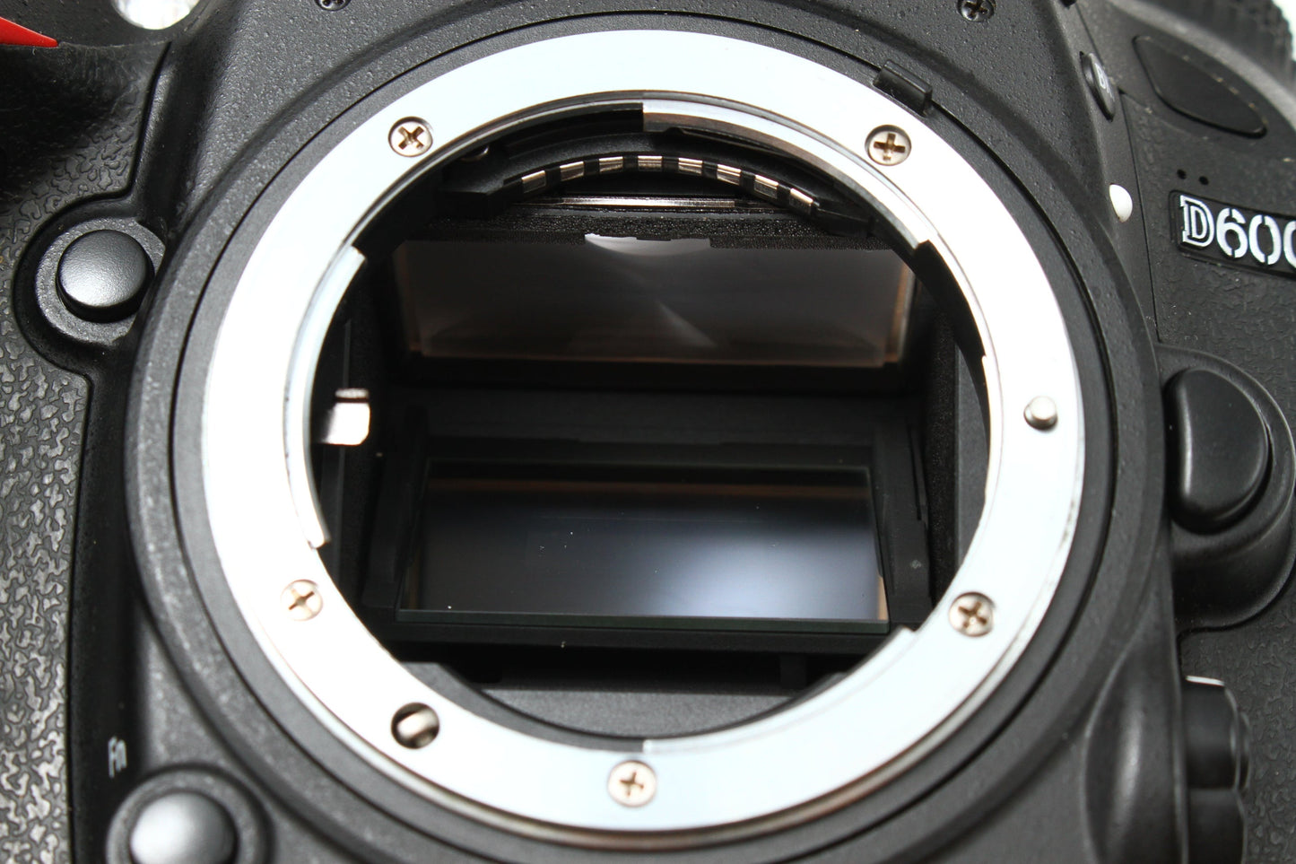 D600