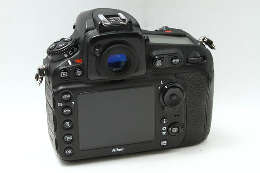 D810