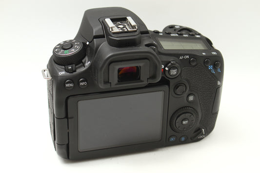 EOS 90D