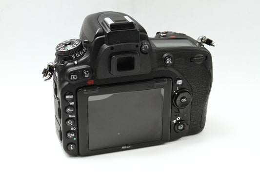D750