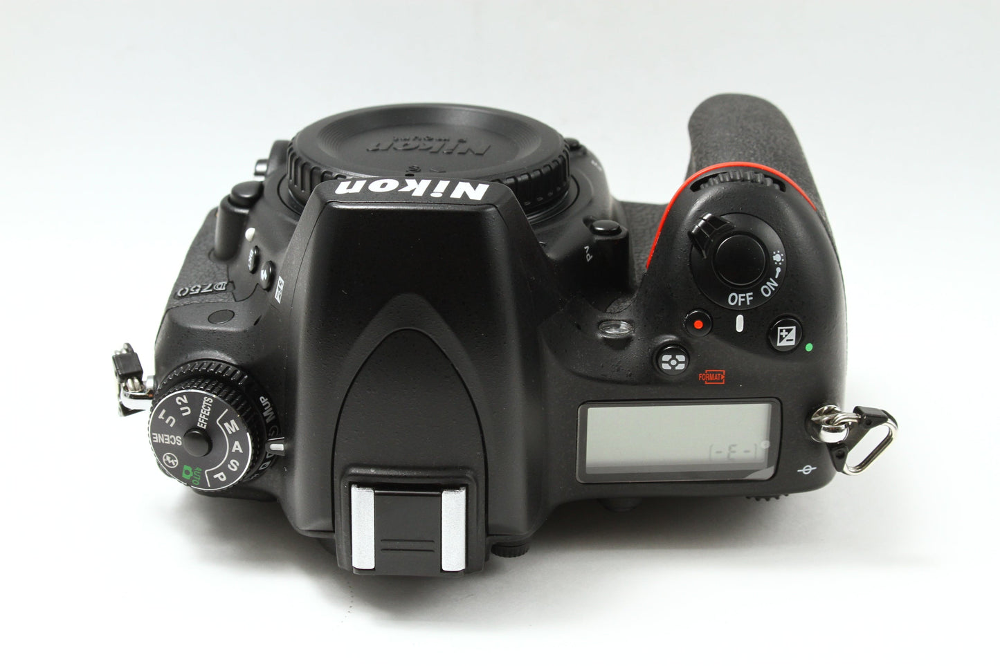 D750