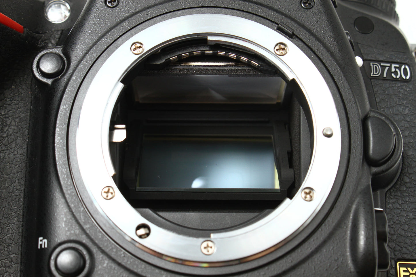 D750