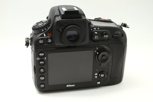 D800