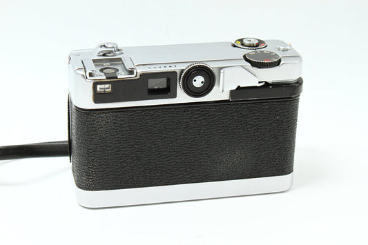 Color 35 シルバー C.C PETRI 40/2.8