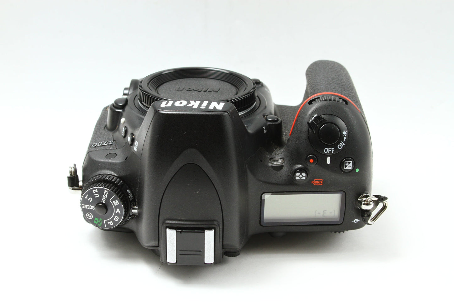 D750
