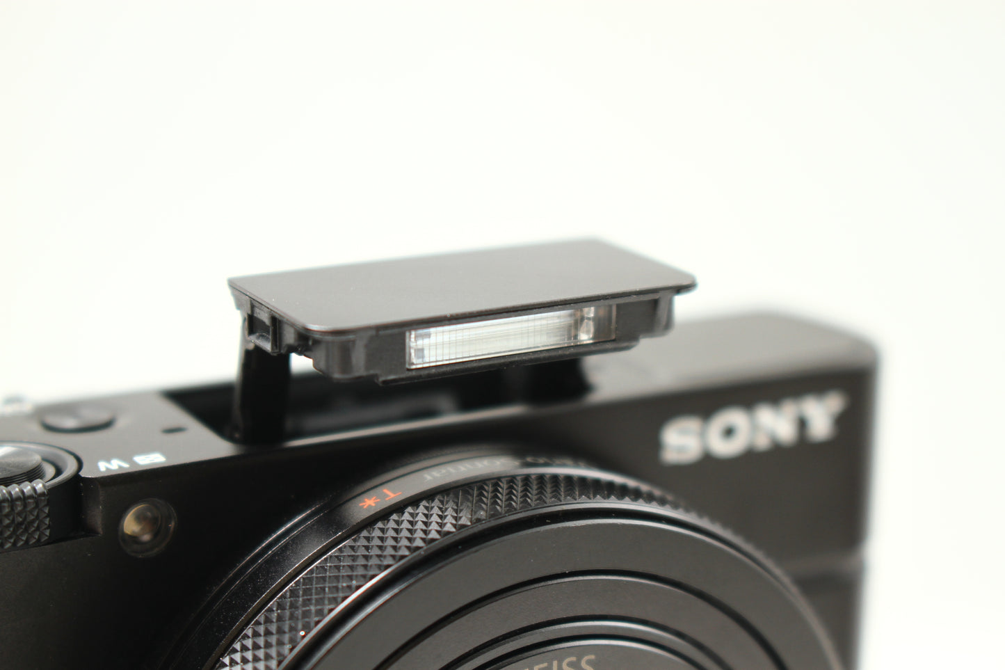 DSC-RX100M6