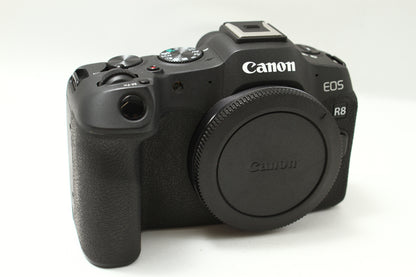 EOS R8