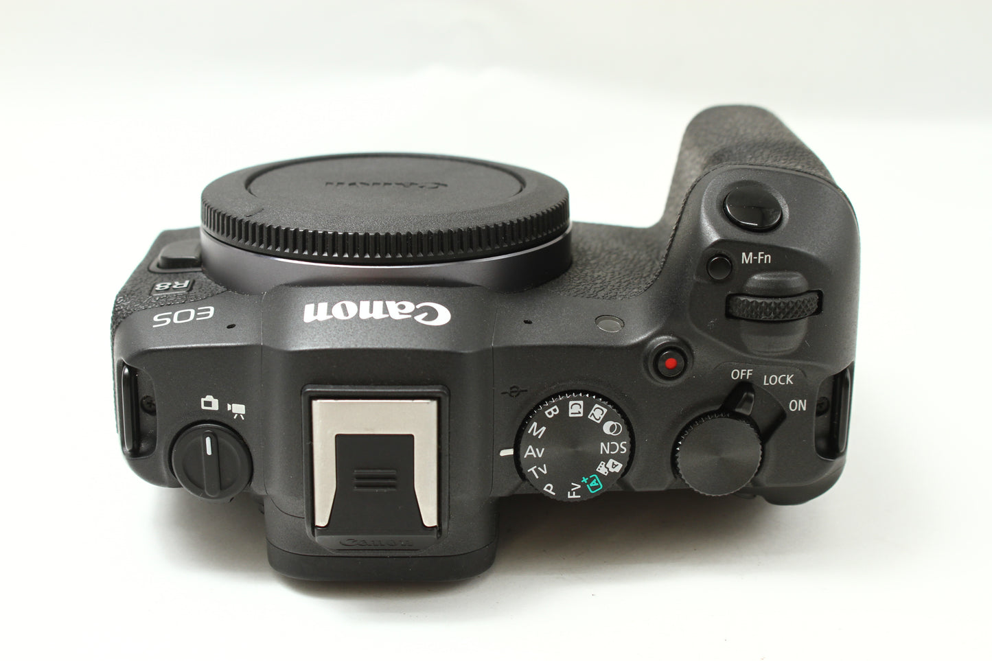 EOS R8