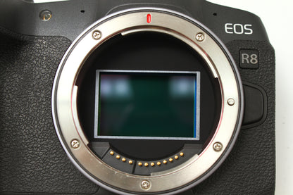 EOS R8