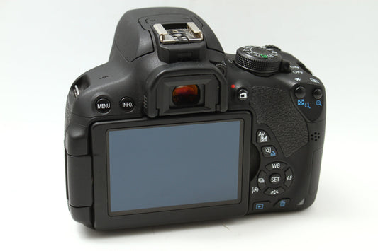 EOS Kiss X7i