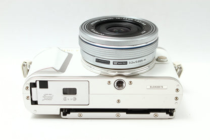 E-PL9 ホワイト + ED 14-42 EZ レンズキット