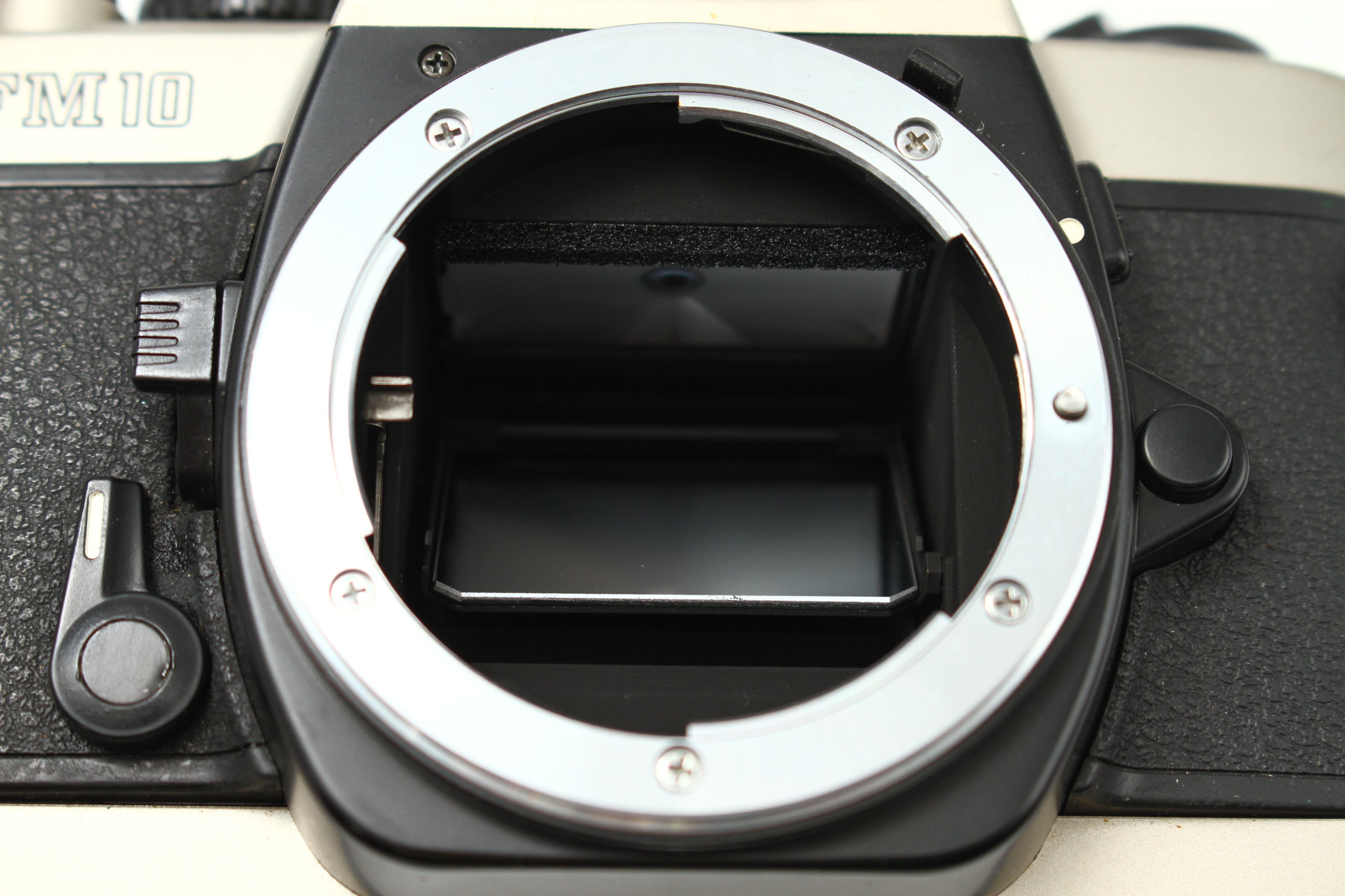 Nikon (ニコン) FM10 フィルムカメラ 一眼レフ – にっしんカメラ