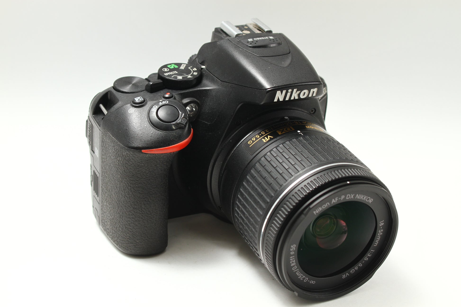 Nikon (ニコン) D5600 + AF-P 18-55 G VR レンズキット デジタルカメラ 