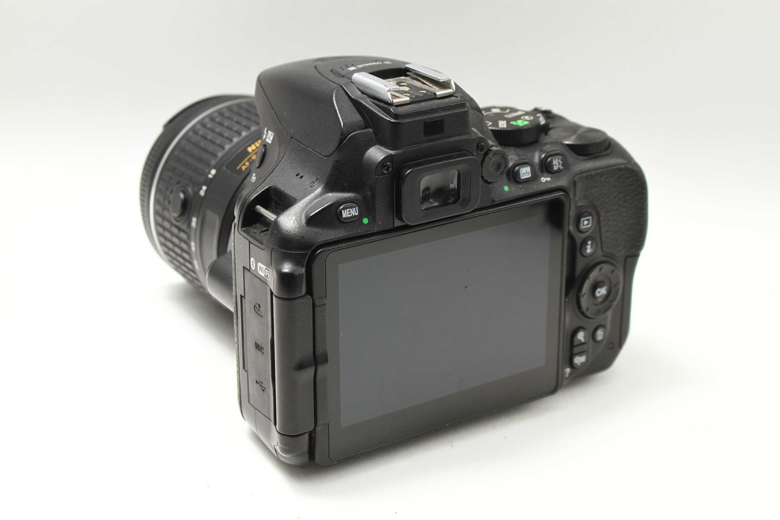 Nikon (ニコン) D5600 + AF-P 18-55 G VR レンズキット デジタルカメラ