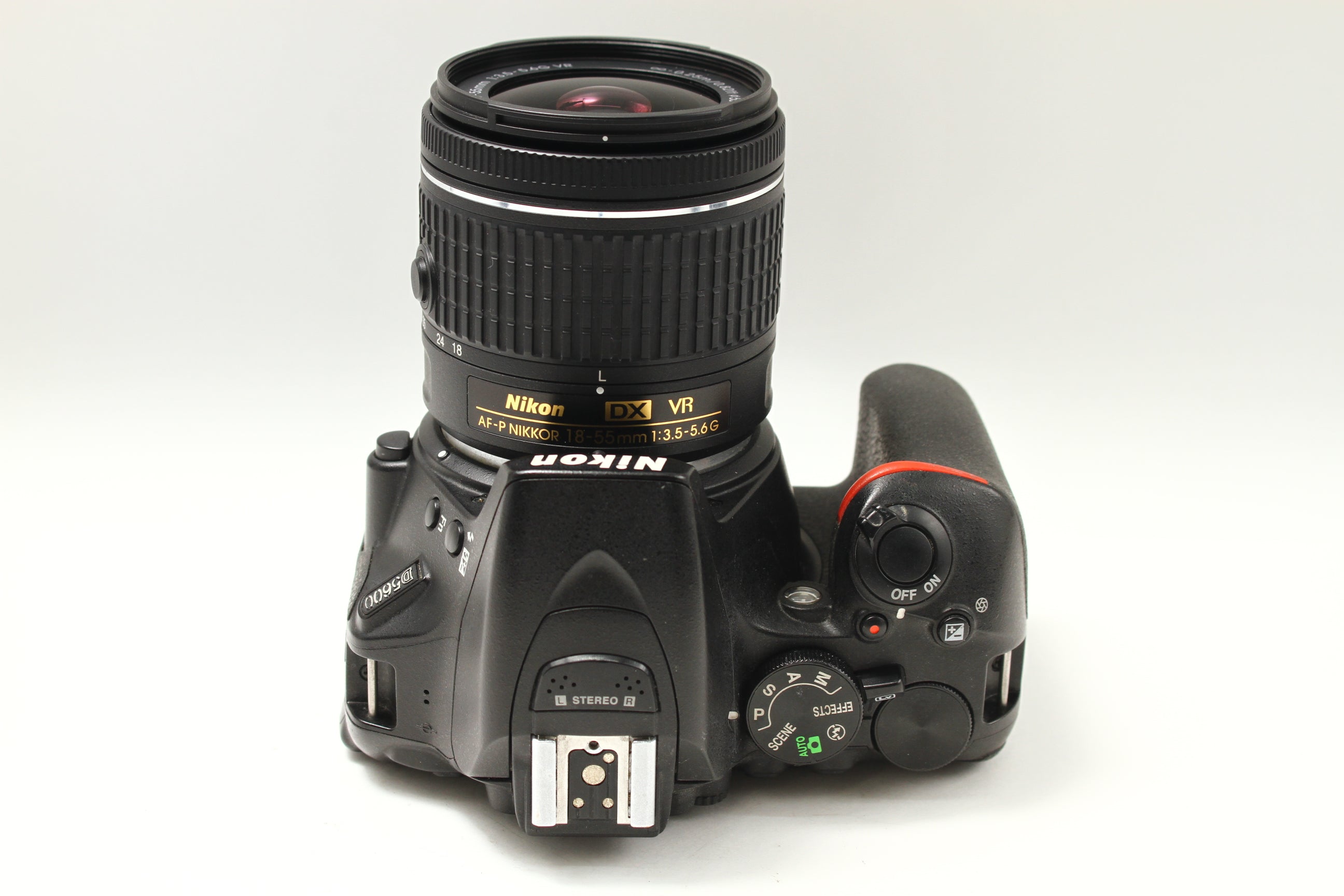 Nikon (ニコン) D5600 + AF-P 18-55 G VR レンズキット デジタルカメラ