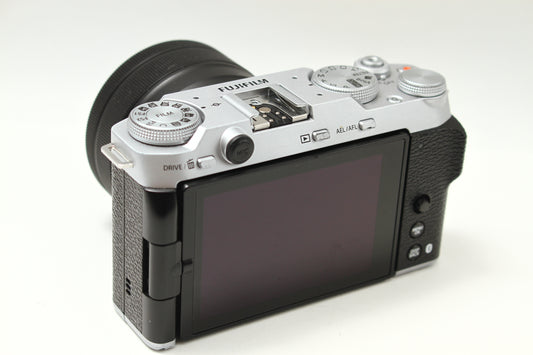 X-M5 シルバー + 15-45 レンズキット