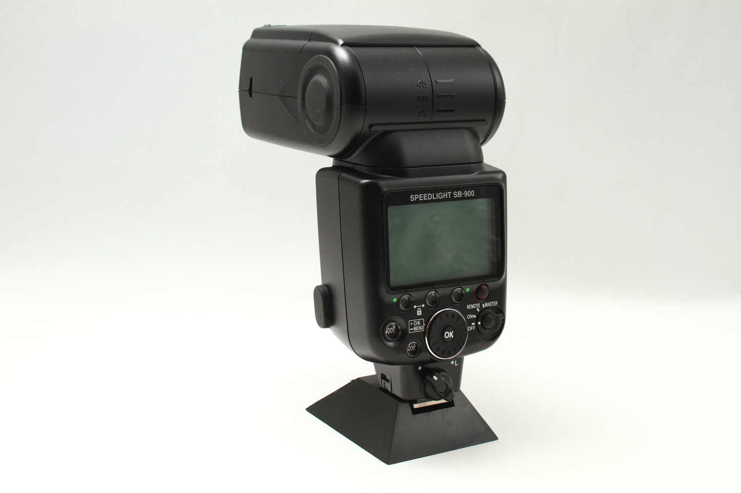 SB-900