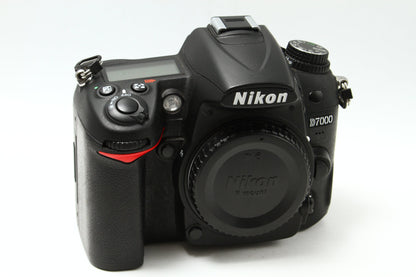 D7000