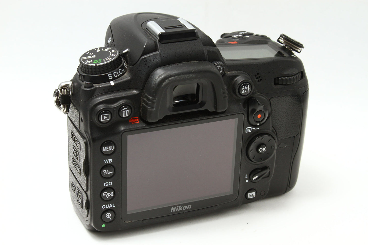 D7000