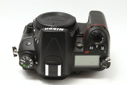 D7000