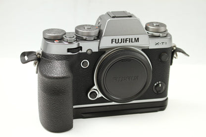 X-T1 Graphite Silver Edition + ハンドグリップ