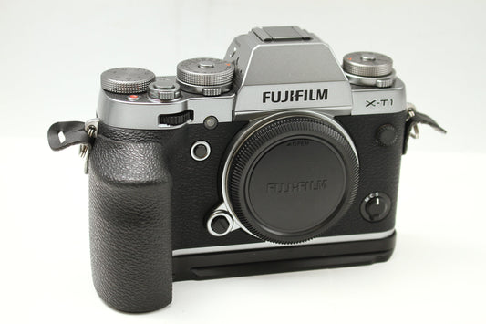 X-T1 Graphite Silver Edition + ハンドグリップ