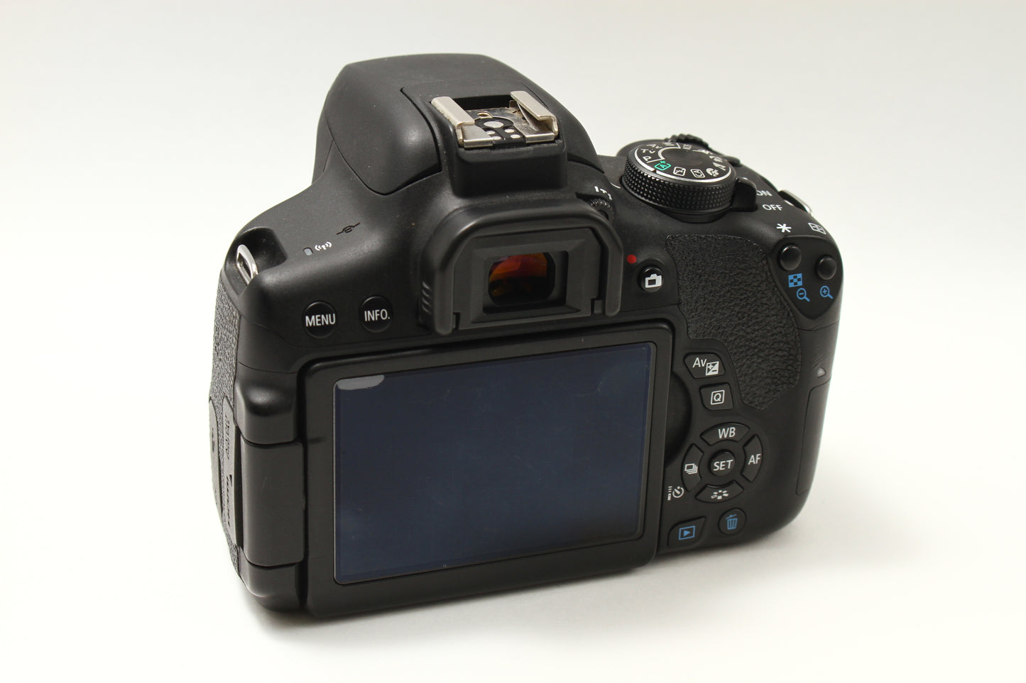EOS Kiss X8i