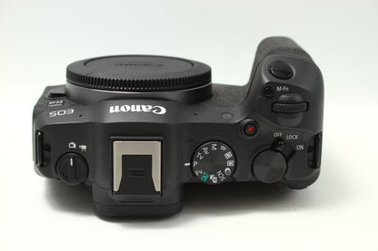EOS R8