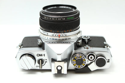 OM-1 シルバー + 50/1.8