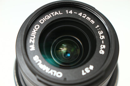 M.ZUIKO DIGITAL ED 14-42/3.5-5.6 II R ブラック