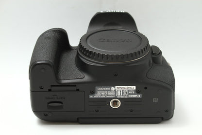 EOS 8000D