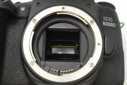 EOS 8000D