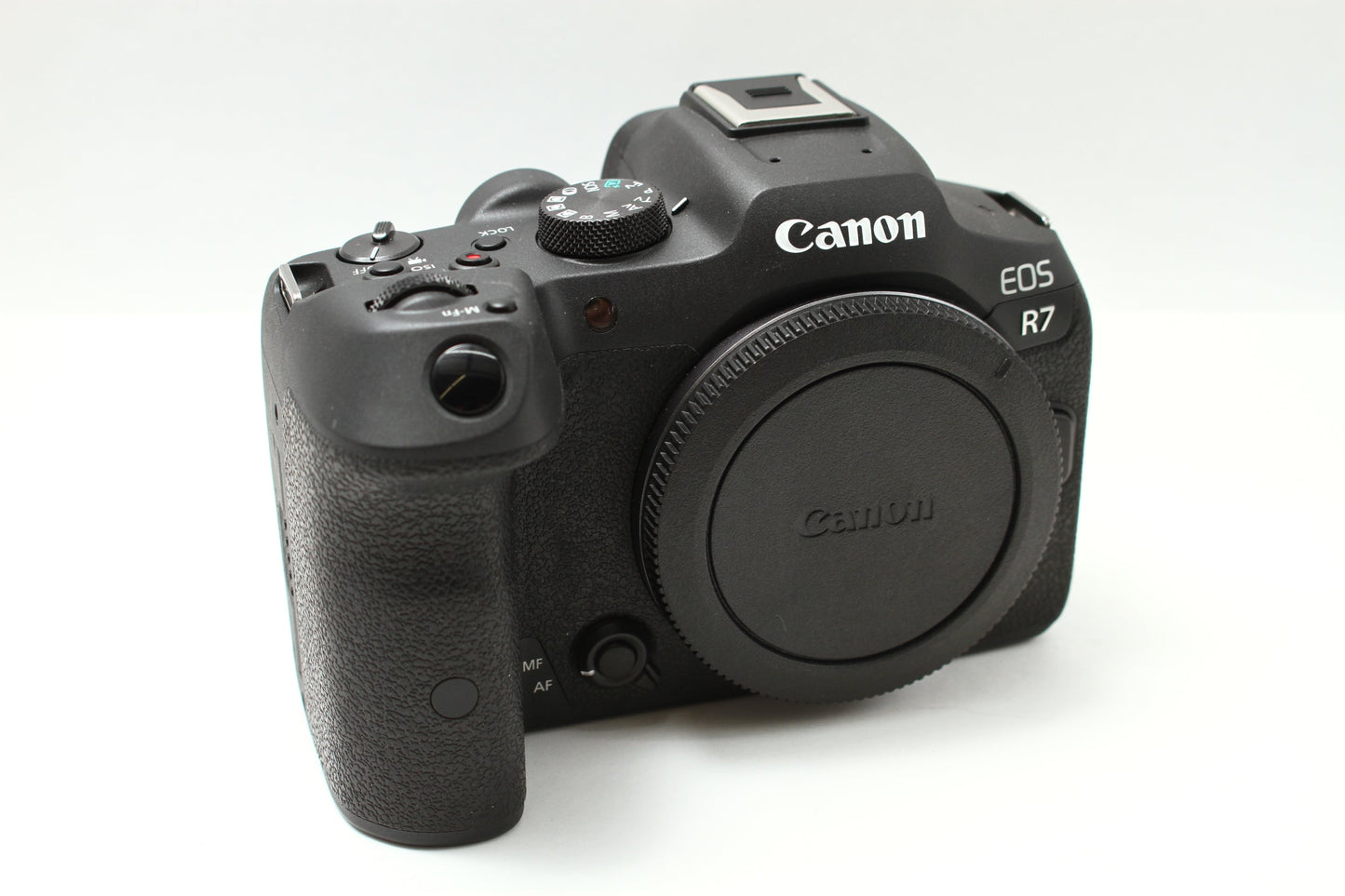 EOS R7