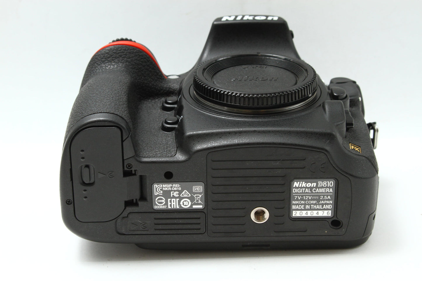D810