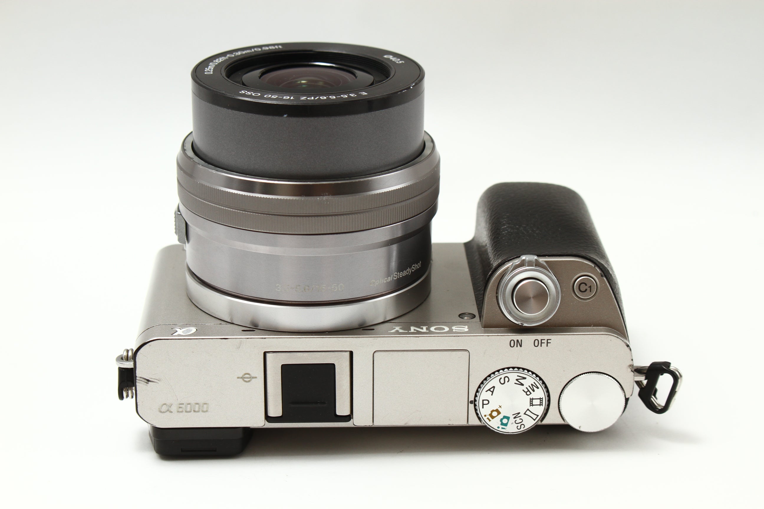 SONY a6000 ILCE-6000 シルバーボディ　16-50mmレンズ SONY (ソニー) α6000 ILCE-6000 シルバー + PZ 16-50 レンズキット