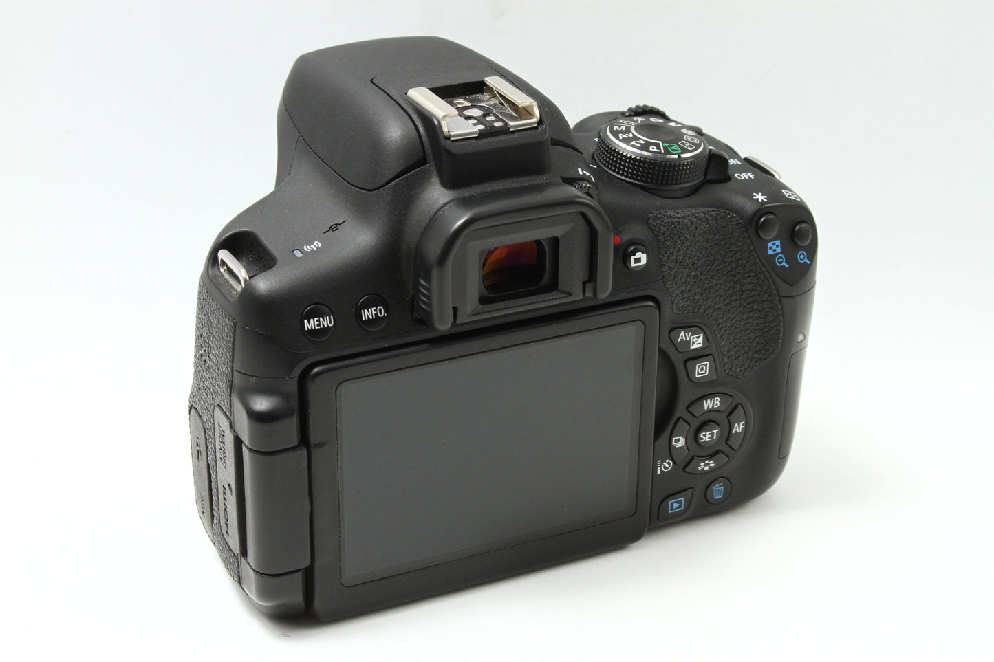 EOS Kiss X8i