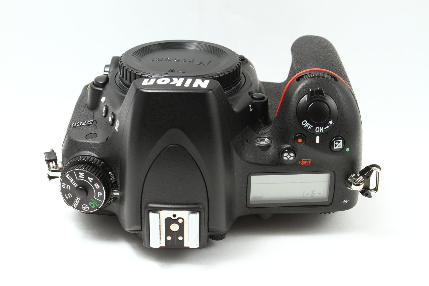 D750