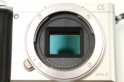 α6000 ILCE-6000 シルバー + PZ 16-50 レンズキット