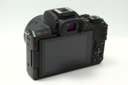 EOS Kiss M ブラック + 15-45 IS STM + 22 STM Wレンズキット