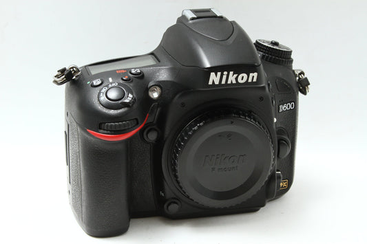 D600