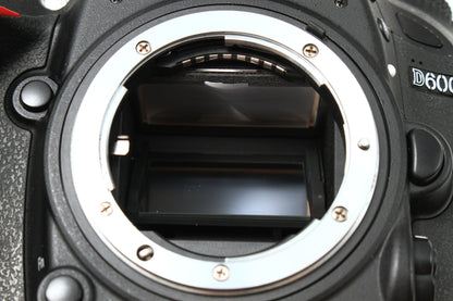 D600