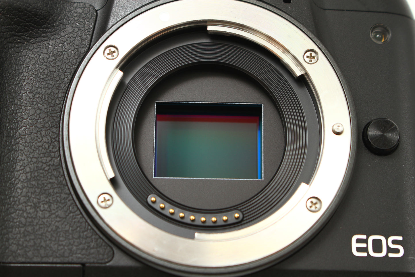 EOS Kiss M2