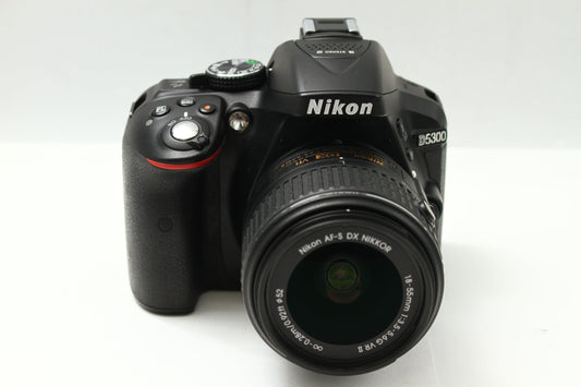 D5300 ブラック + AF-S 18-55/3.5-5.6 G II