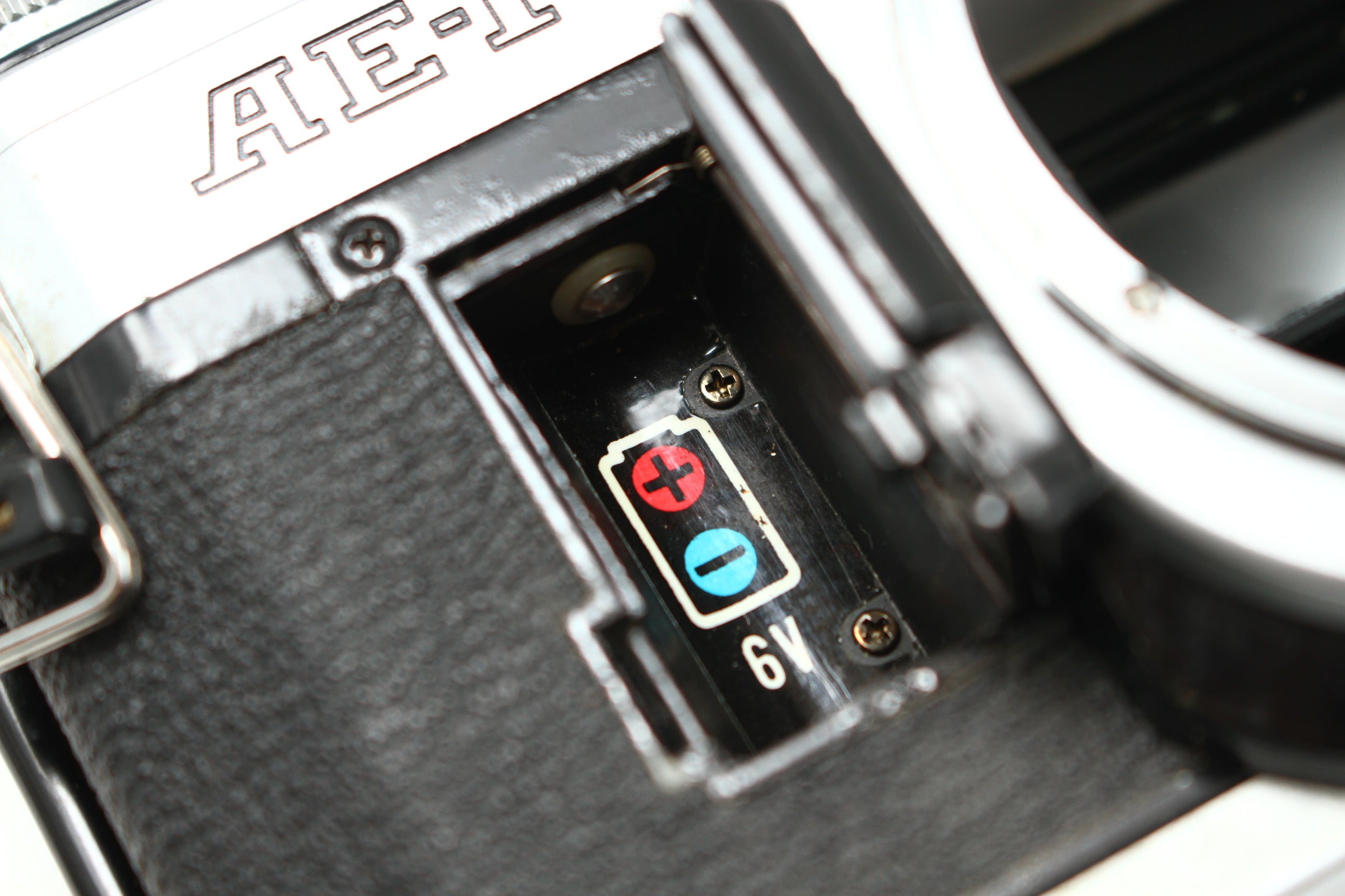 美品 CANON AE-1 シルバー フィルムカメラ モルト新品交換済 C958 Canon (キヤノン) AE-1 シルバー フィルムカメラ 一眼レフ – にっしん